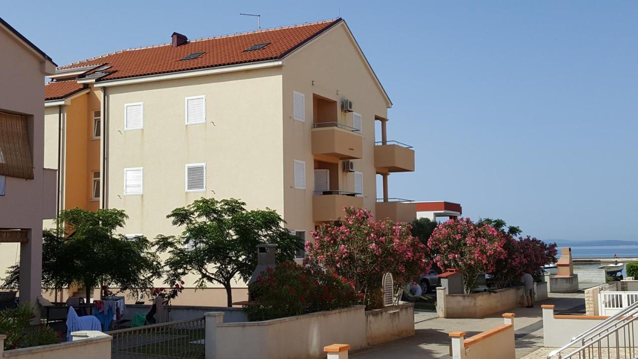 Apartments By The Sea Privlaka, Zadar - 14816 Extérieur photo